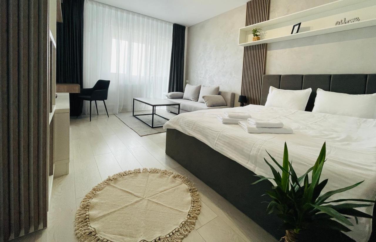 Q Royal Apartment - Palas Center Iasi Ngoại thất bức ảnh