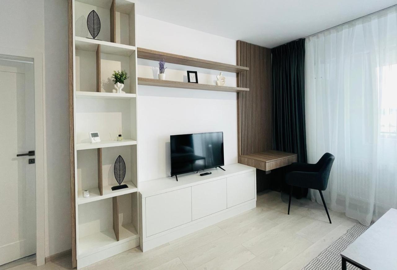 Q Royal Apartment - Palas Center Iasi Ngoại thất bức ảnh